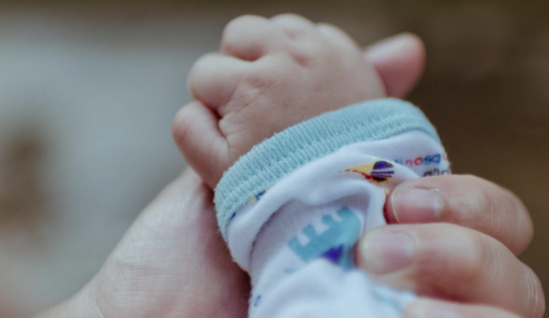 Un nuevo informe muestra que muchas madres de Minnesota no tienen licencia pagada para cuidar a los recién nacidos