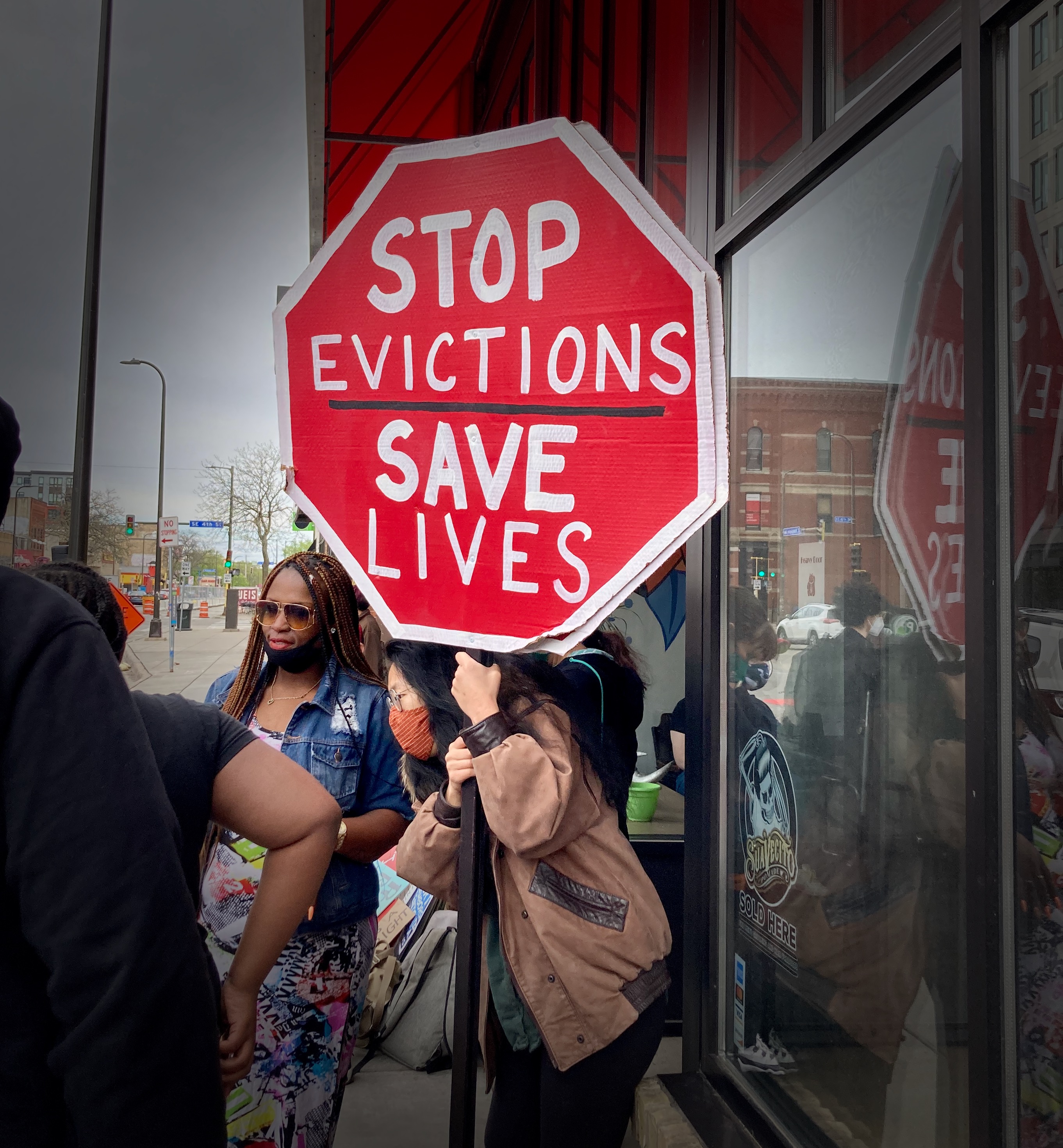 Shanika Henderson de Inquilinxs Unidxs Por Justicia durante una marcha por "vivienda justa y asequible" - mayo 8 de 2021