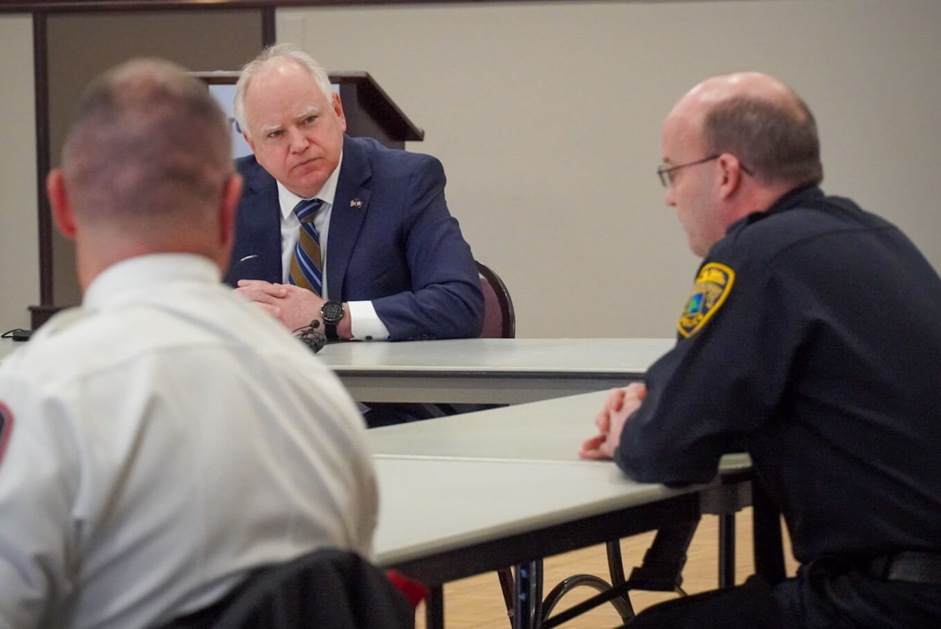 El gobernador Walz lanza gira estatal de seguridad pública