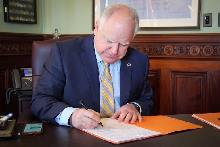 Gobernador Walz sobre la continua expansión económica de Minnesota, sexto mes consecutivo de crecimiento laboral