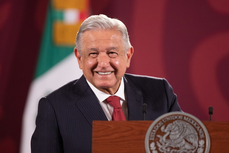 López Obrador asegura estar "blindado" si no se aprueba su reforma eléctrica