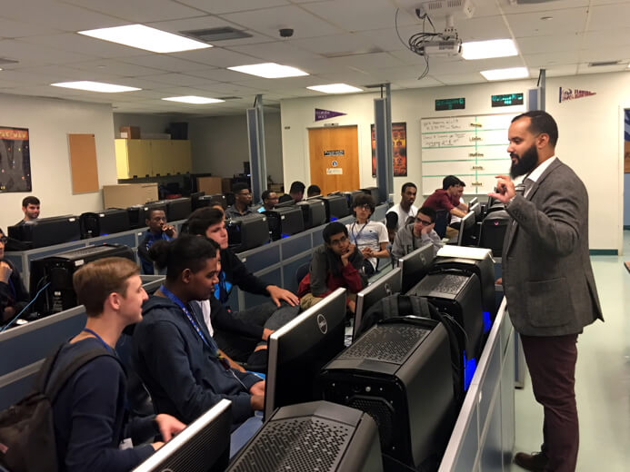 Nuevo proyecto busca cerrar la brecha digital de trabajadores latinos en EEUU