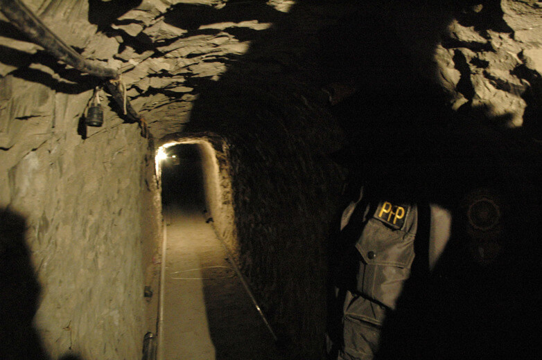 Descubren sofisticado túnel transfronterizo en California; hay 6 detenidos