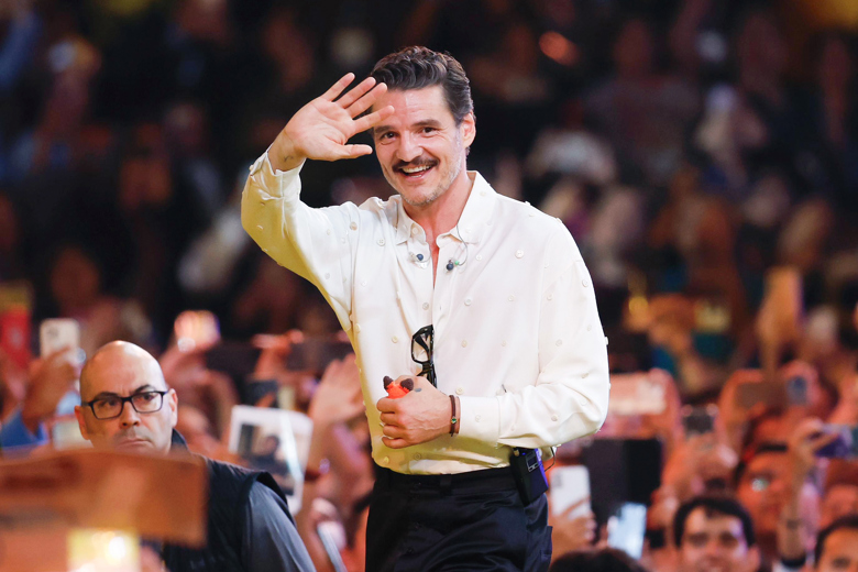 Pedro Pascal desempolva el romance gay 'De Noche' tras la salida de Joaquin Phoenix